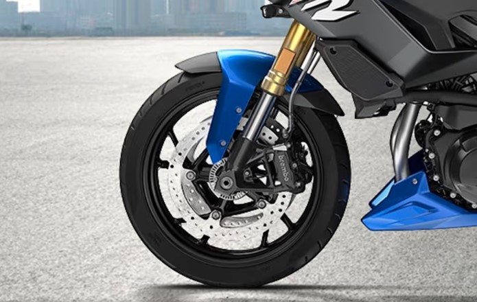 2025 BMW F 900 R