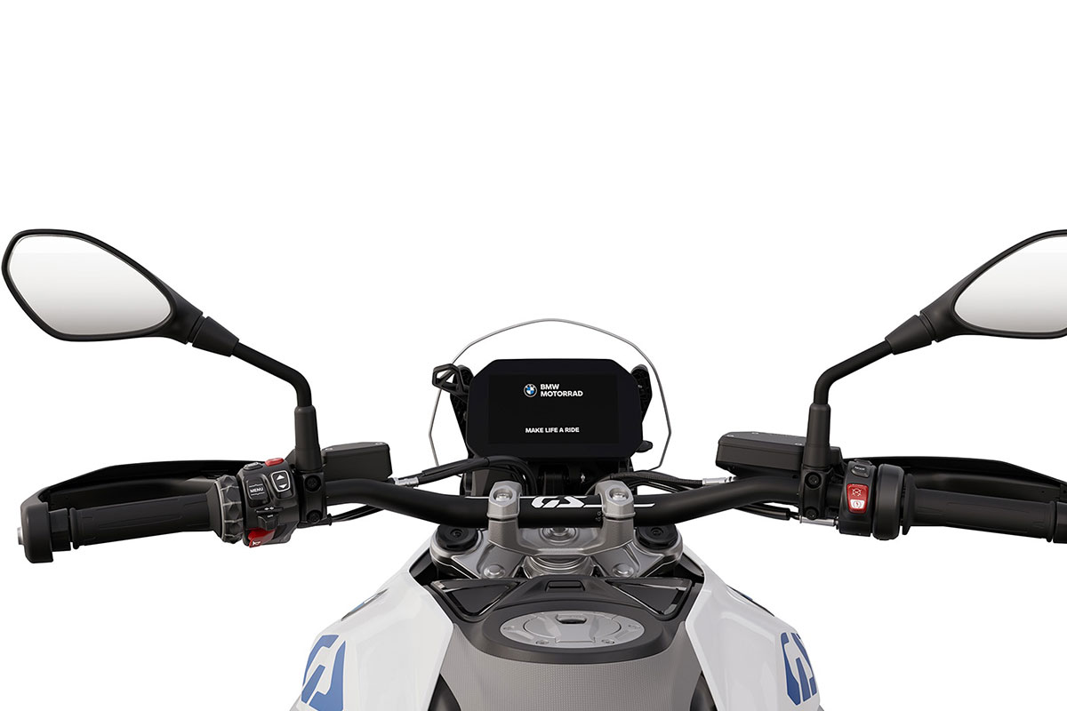 The R 1300 GS is loaded with a host of equipment and features that span comfort, safety, convenience and technology. 