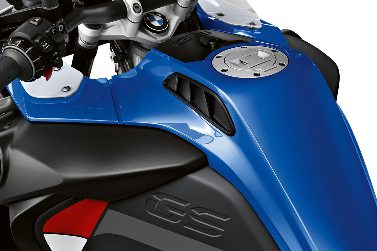 The R 1300 GS is loaded with a host of equipment and features that span comfort, safety, convenience and technology. 