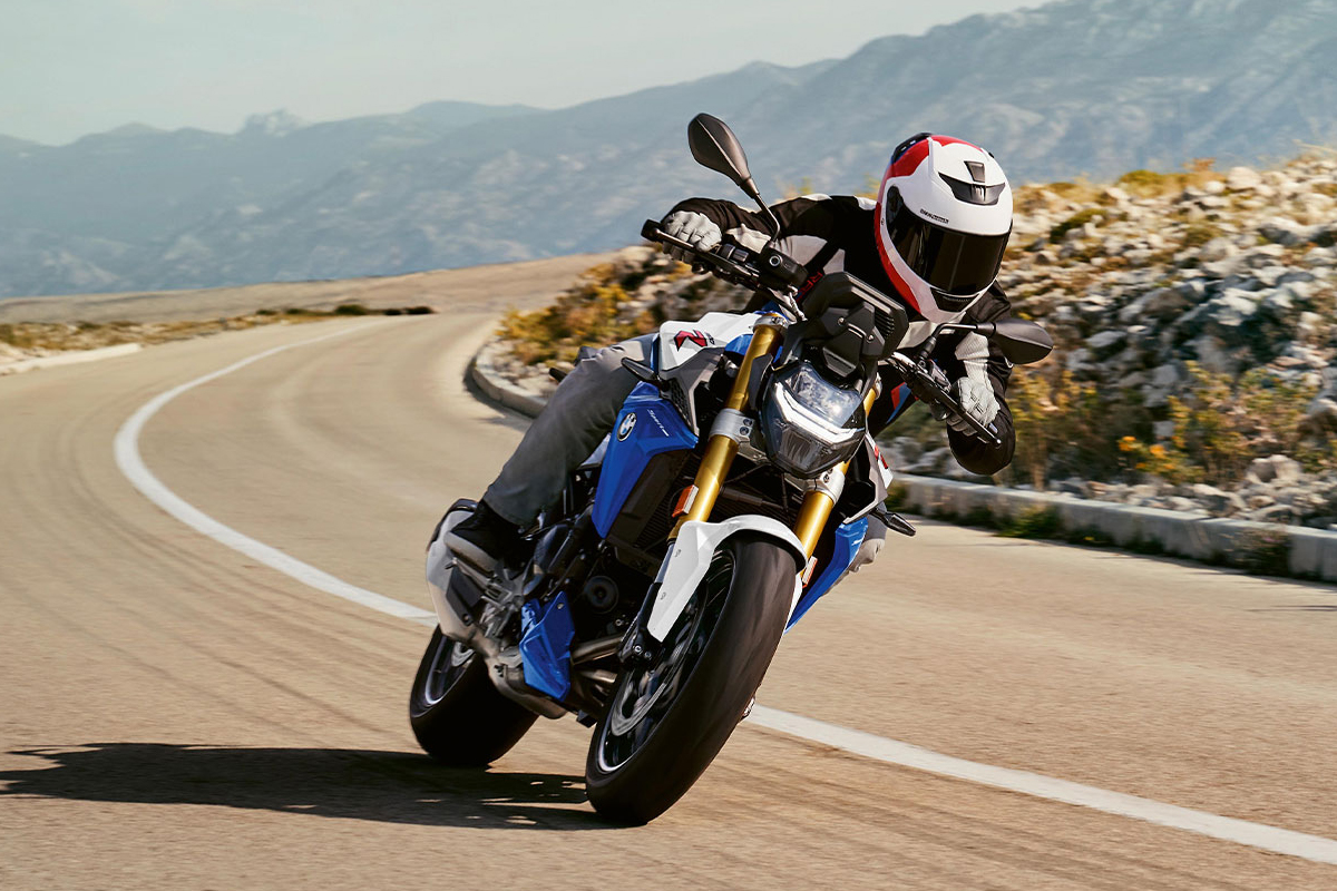 BMW F 900 R 01