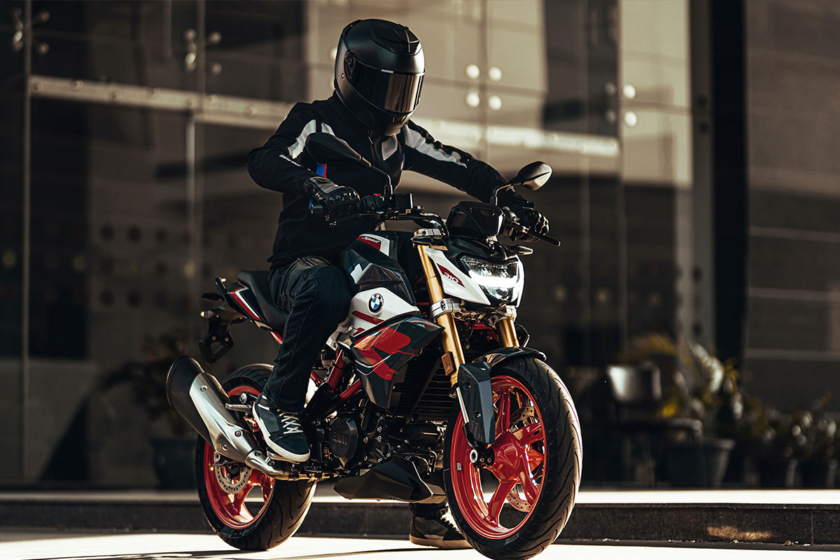 The BMW G 310 R near Ontario, CA.